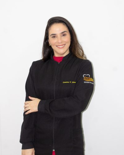 Dra. Tamires Toledo Arnout - Implantodontista